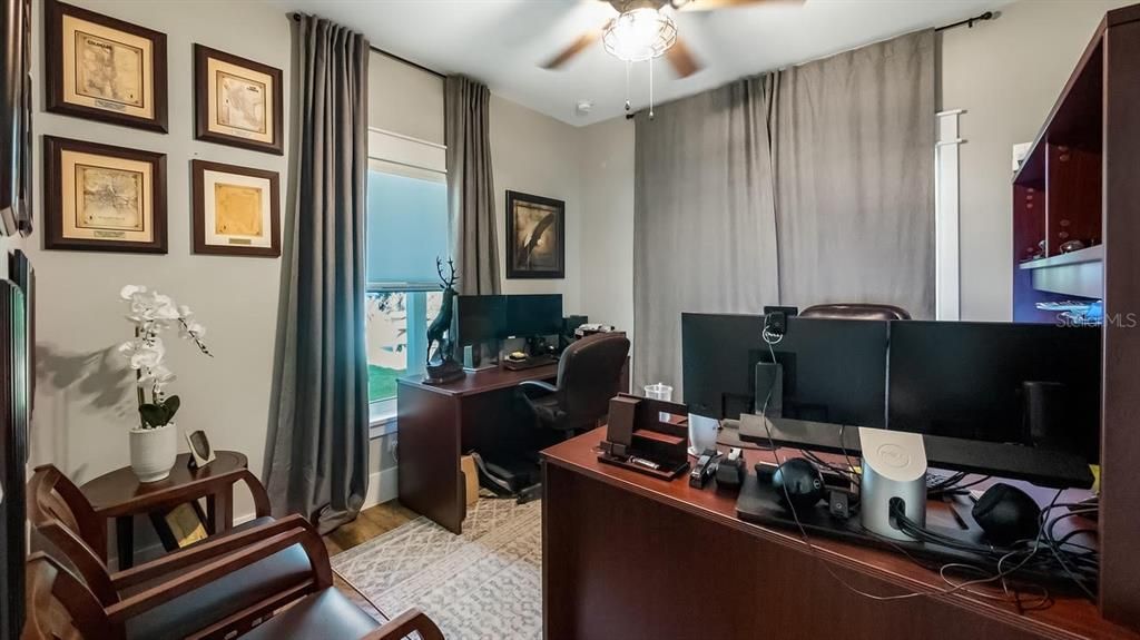 Home Office, Interior