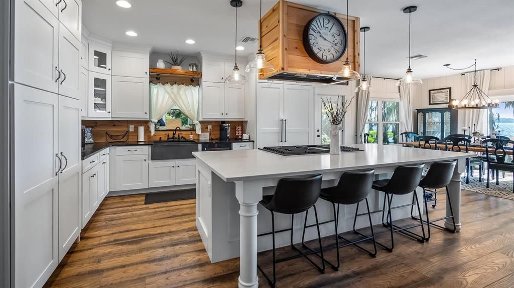Dining room, Interior, Kitchen, Pendant Lights, Recessed Lighting, Wood Texture Flooring