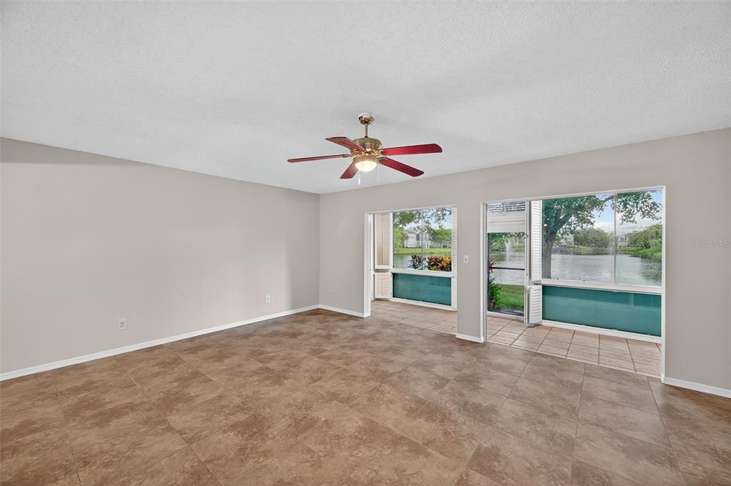 Empty room, Interior