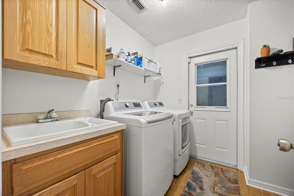 Interior, Washer, Wood Texture Flooring