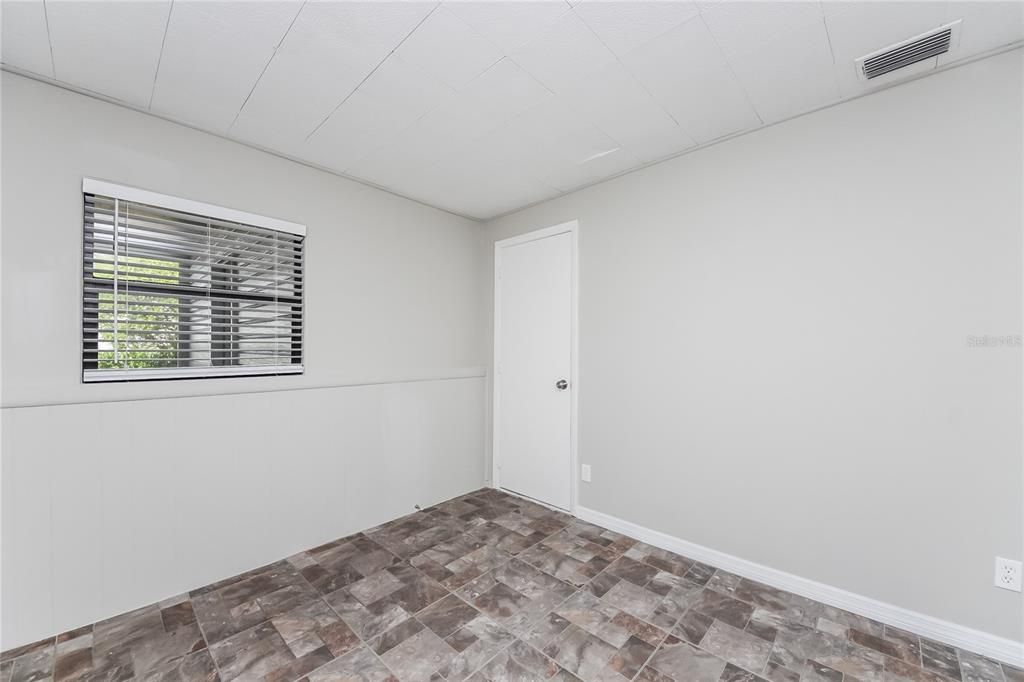 Empty room, Interior