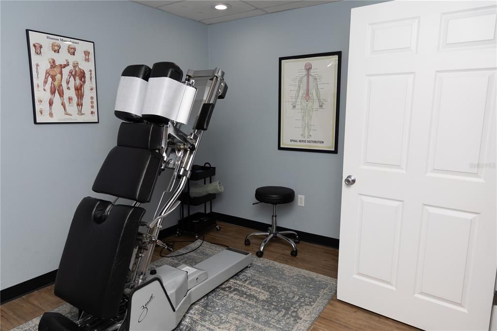 Fitness Equipment, Interior, Recessed Lighting, Wood Texture Flooring