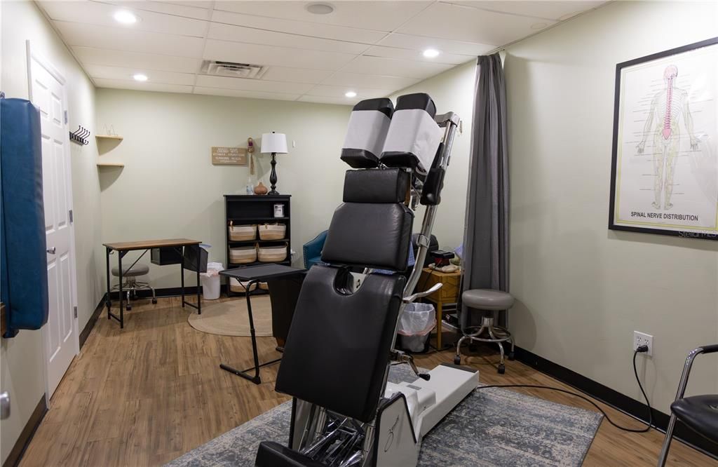Fitness Equipment, Interior, Recessed Lighting, Wood Texture Flooring