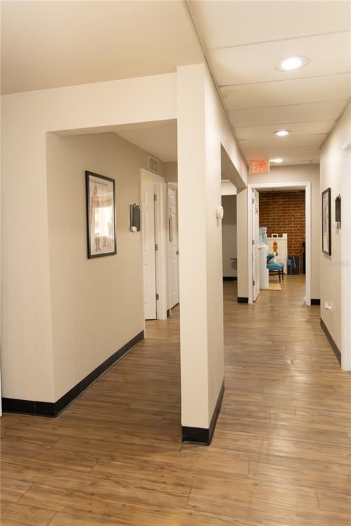Interior, Recessed Lighting, Wood Texture Flooring