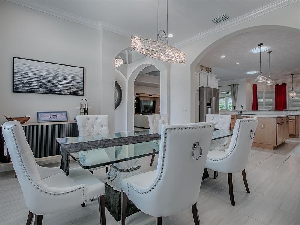 Chandelier, Dining room, Interior, Kitchen, Pendant Lights, Recessed Lighting, Wood Texture Flooring