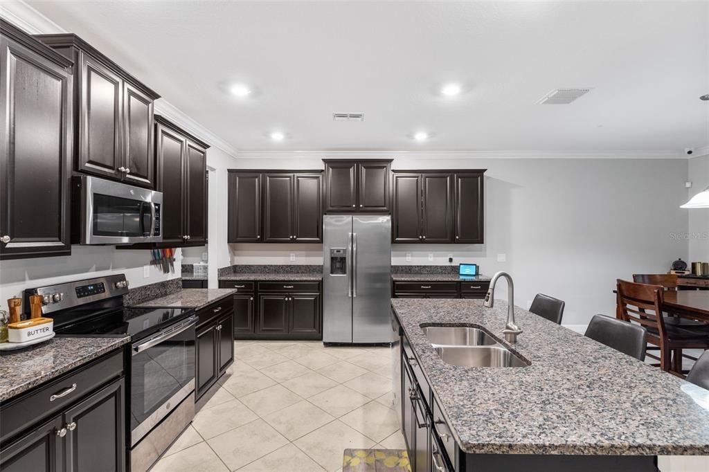 Dining room, Interior, Kitchen, Recessed Lighting, Stainless Steel Appliances