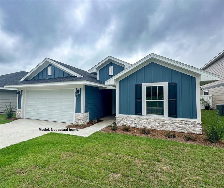 Attached, Exterior, Facade, American Craftsman