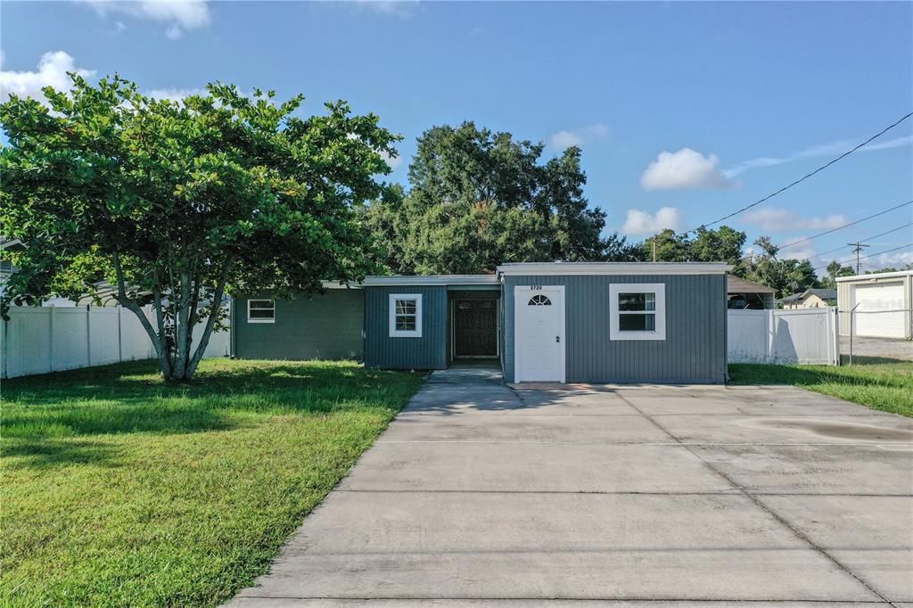 Backyard, Exterior, Facade, Ranch