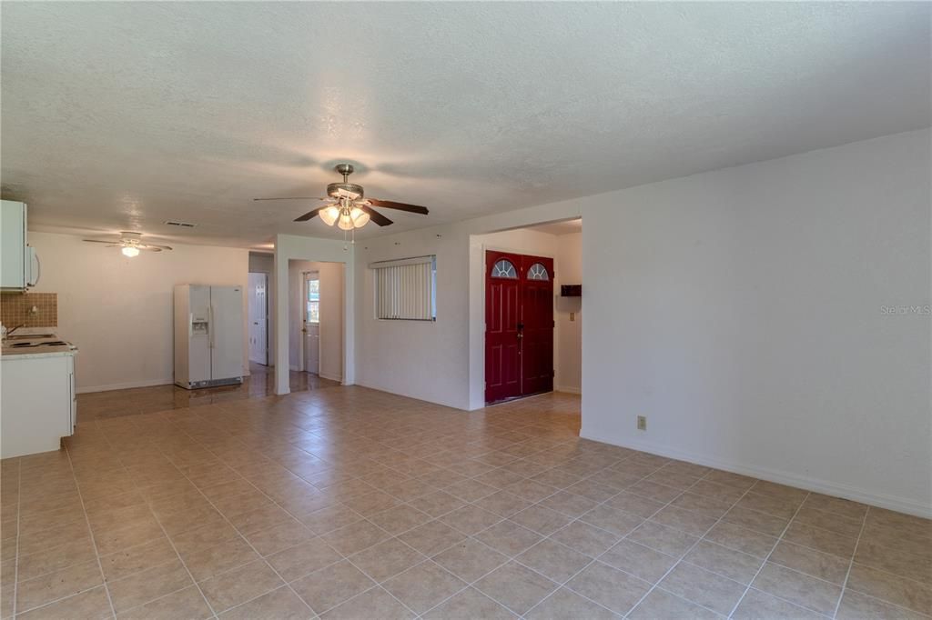 Empty room, Interior
