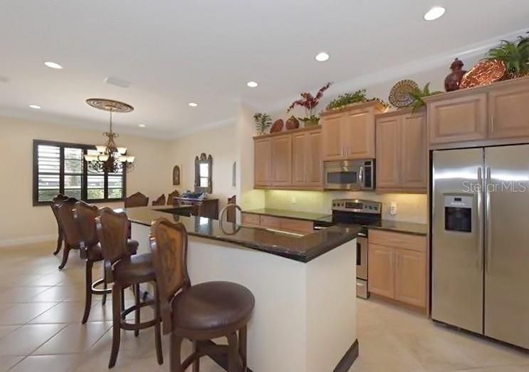 Chandelier, Dining room, Interior, Kitchen, Recessed Lighting, Stainless Steel Appliances