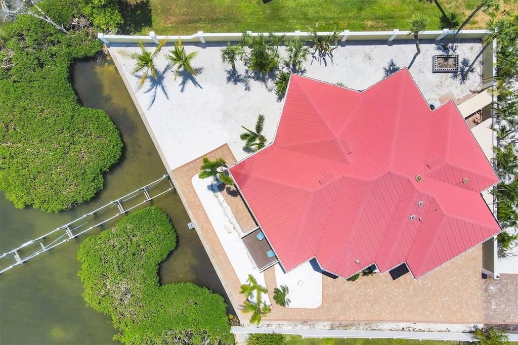 Exterior, Drone