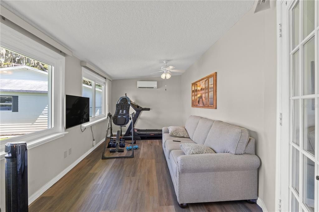 Fitness Equipment, Interior, Living room, Wood Texture Flooring