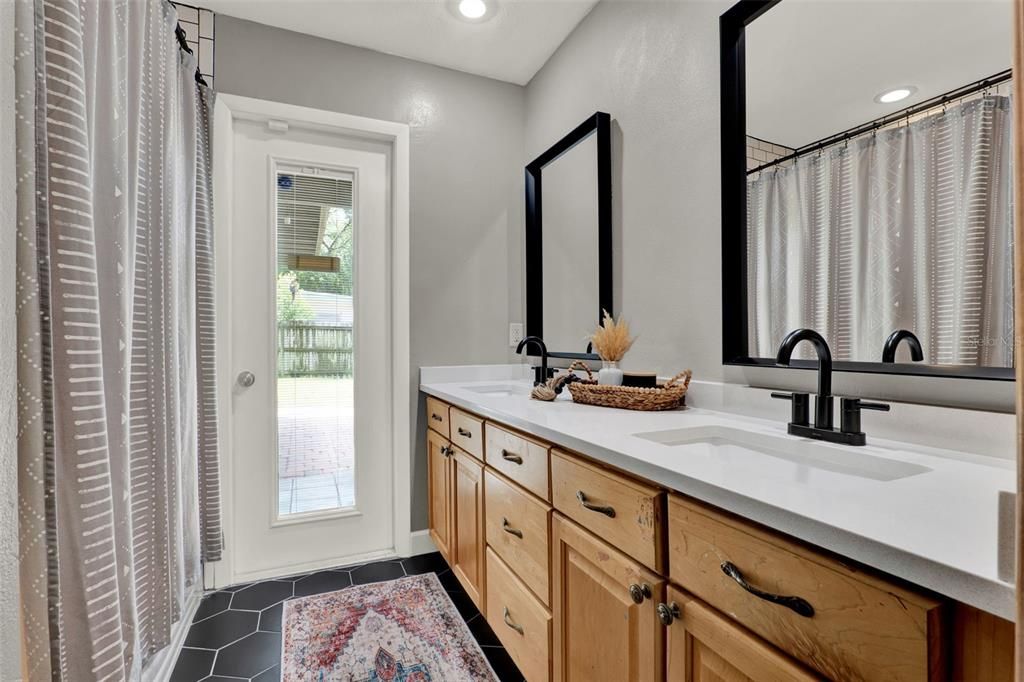 Bathroom, Dual Sink Vanities, Interior, Recessed Lighting