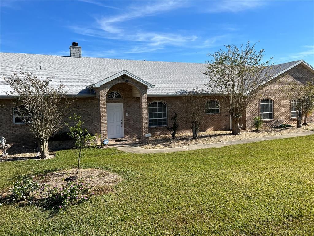 Exterior, Facade, Brick Facade, Ranch