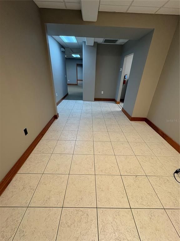 Empty room, Interior