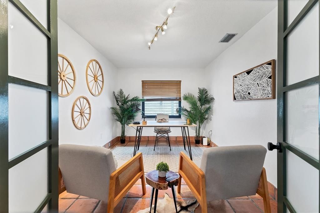 Home Office, Interior