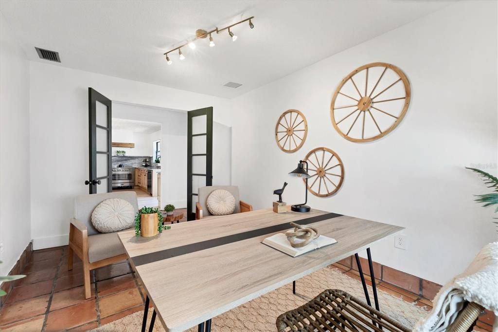 Home Office, Interior