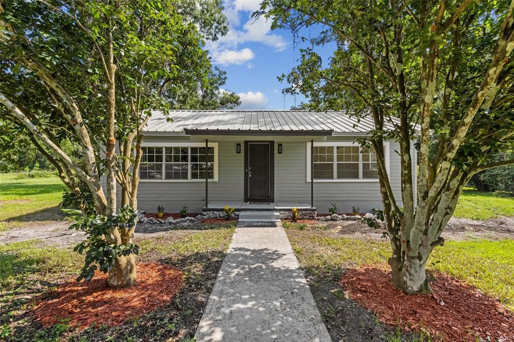 Exterior, Facade, Ranch