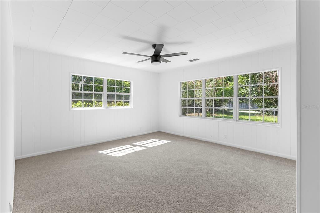 Empty room, Interior