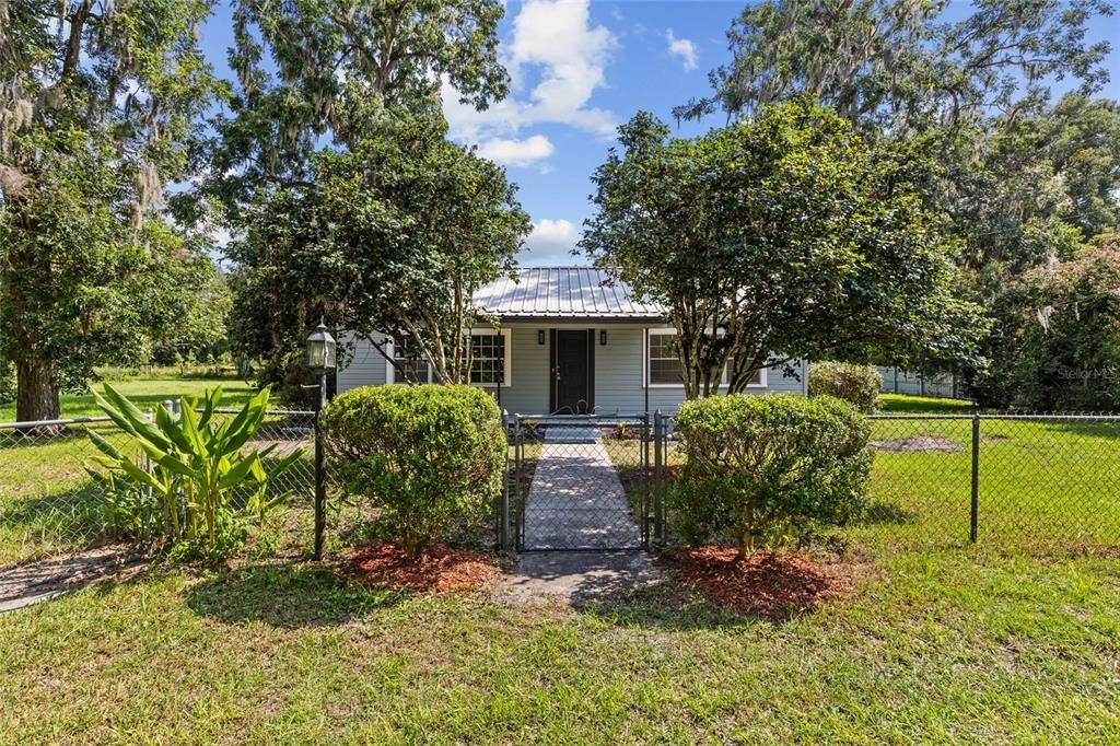 Backyard, Exterior