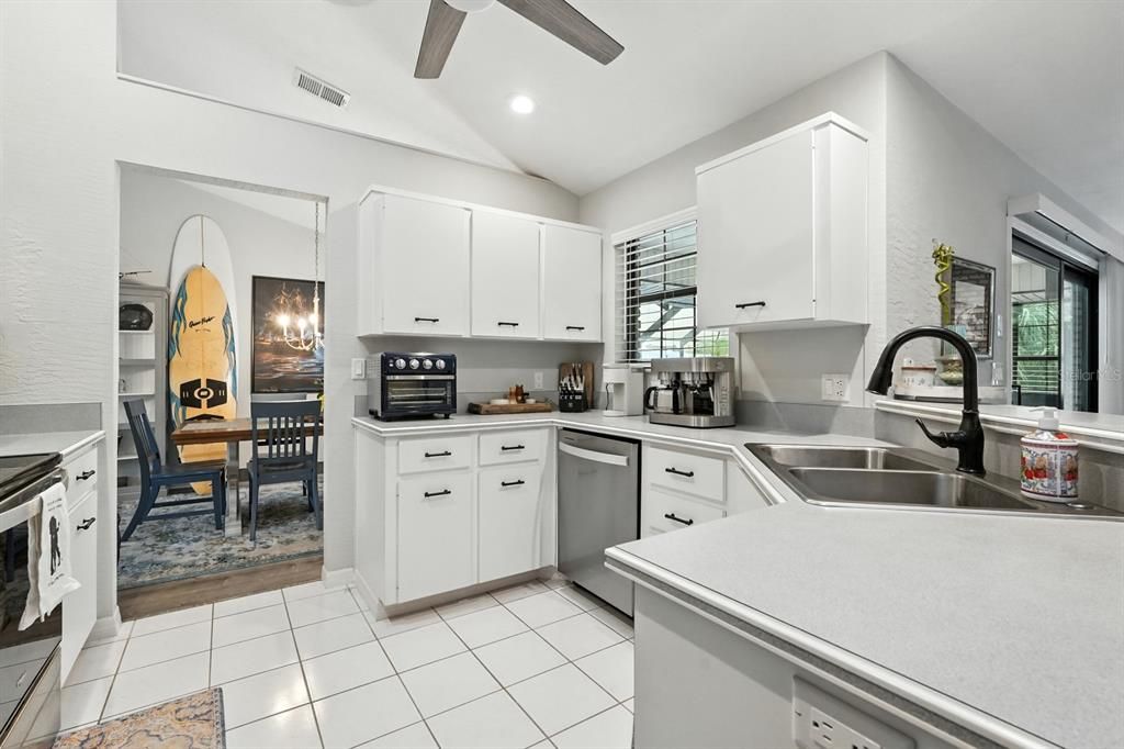 Dining room, Interior, Kitchen, Recessed Lighting