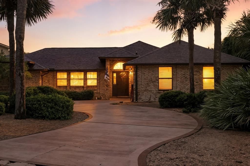 Exterior, Facade, Brick Facade, Ranch