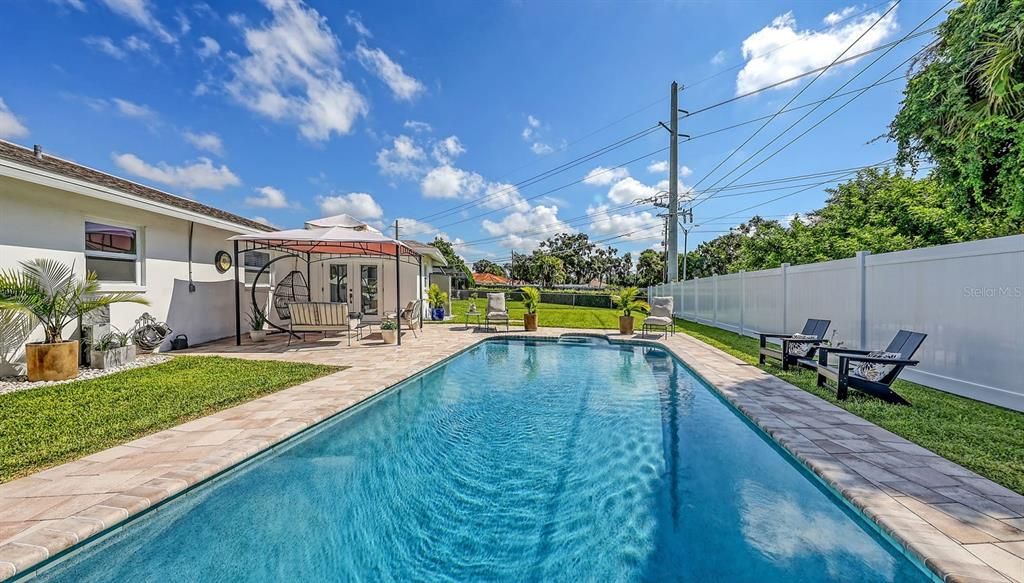Exterior, Pool