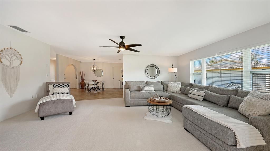 Dining room, Interior, Living room, Pendant Lights