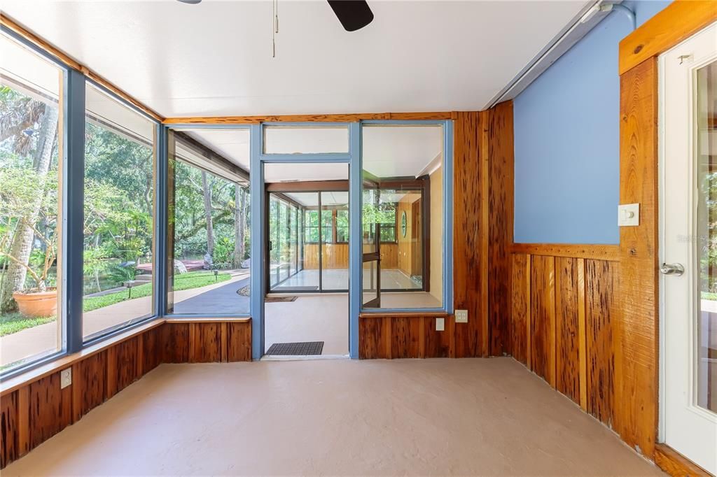 Empty room, Interior, Sun Room, Wooden Walls