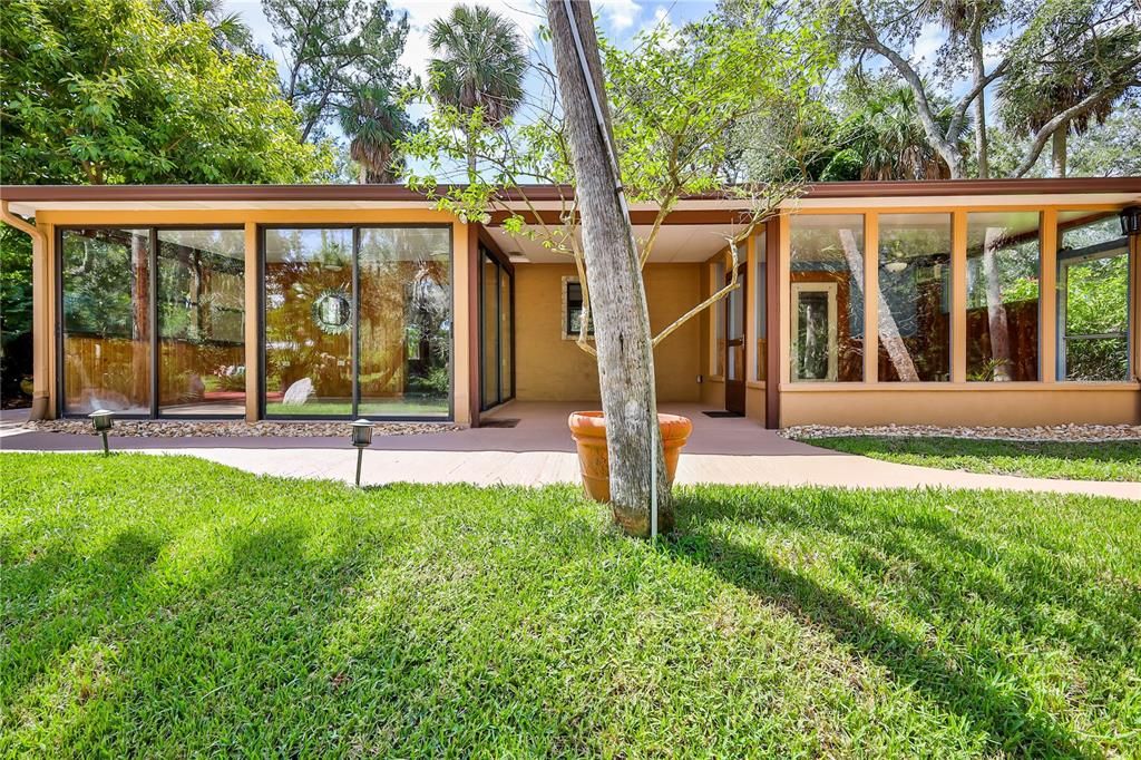 Backyard, Exterior