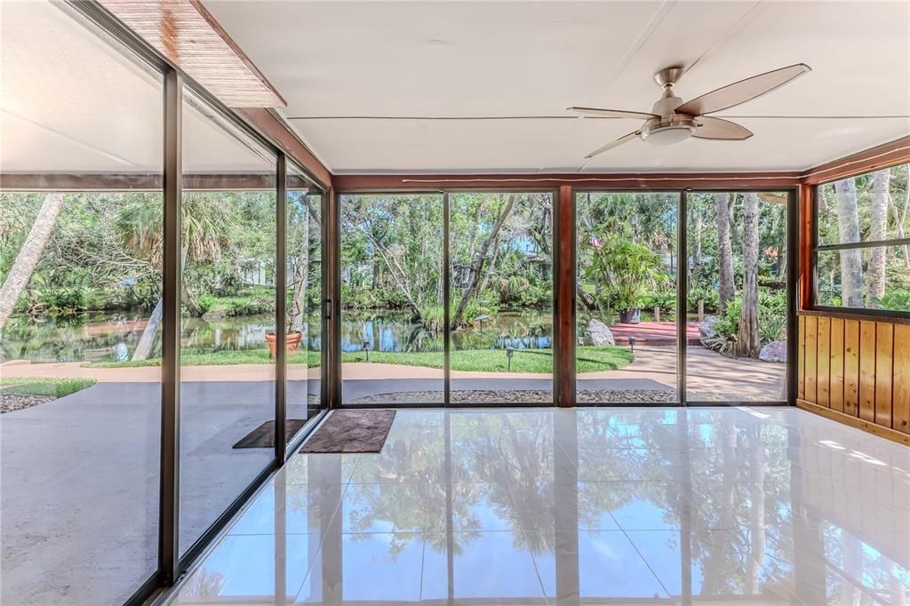 Interior, Sun Room, Water