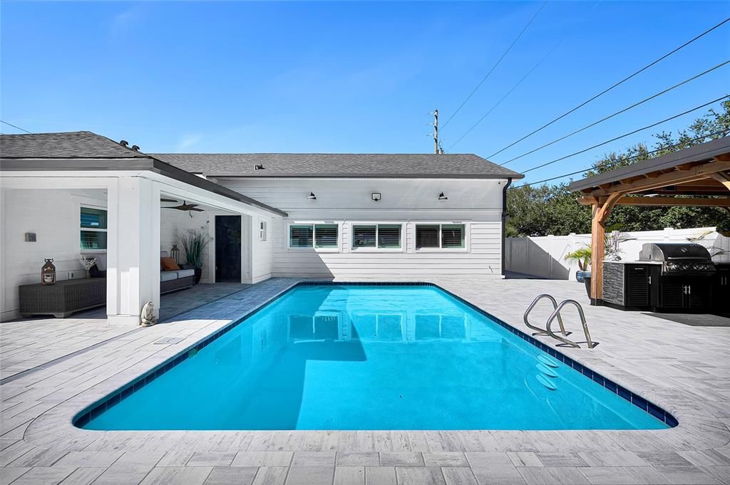 Exterior, Outdoor Kitchen, Pool