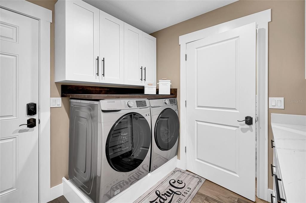 Interior, Washer, Wood Texture Flooring
