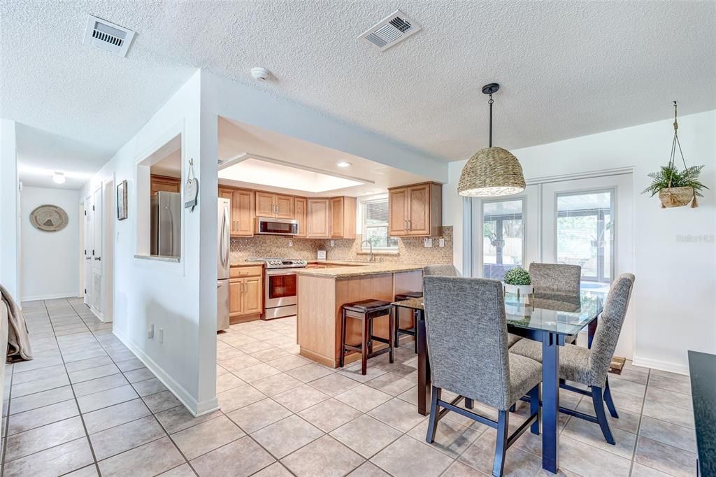 Dining room, Interior, Kitchen, Pendant Lights, Recessed Lighting