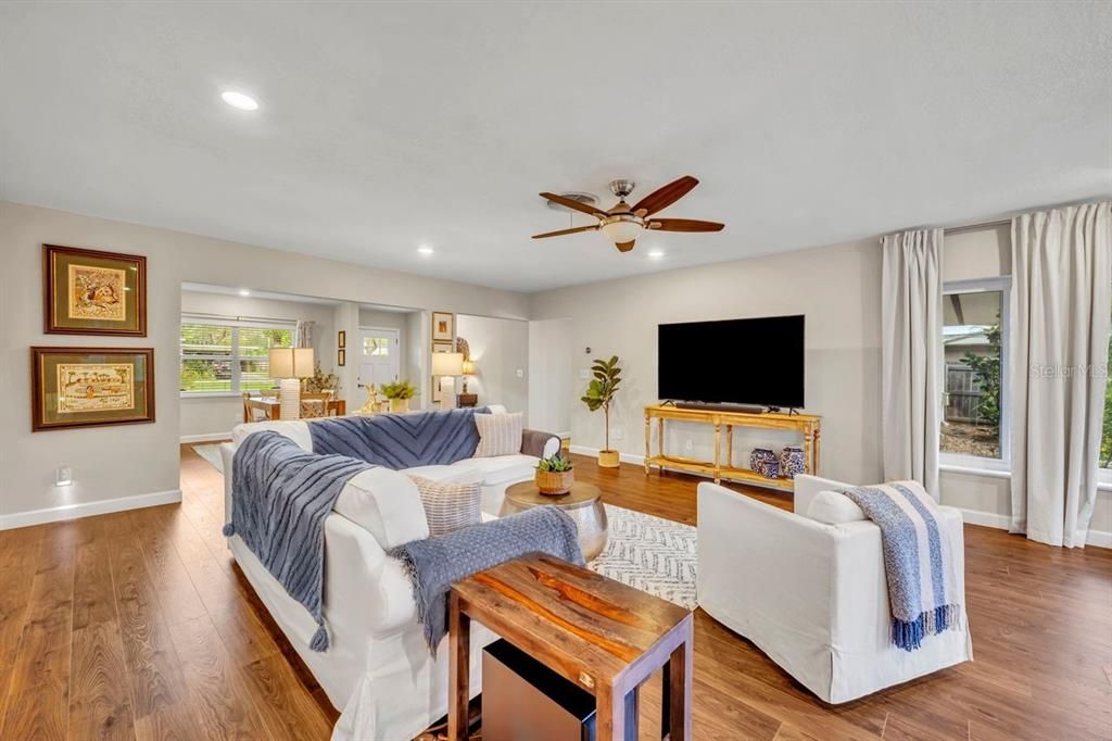 Interior, Living room, Recessed Lighting, Wood Texture Flooring