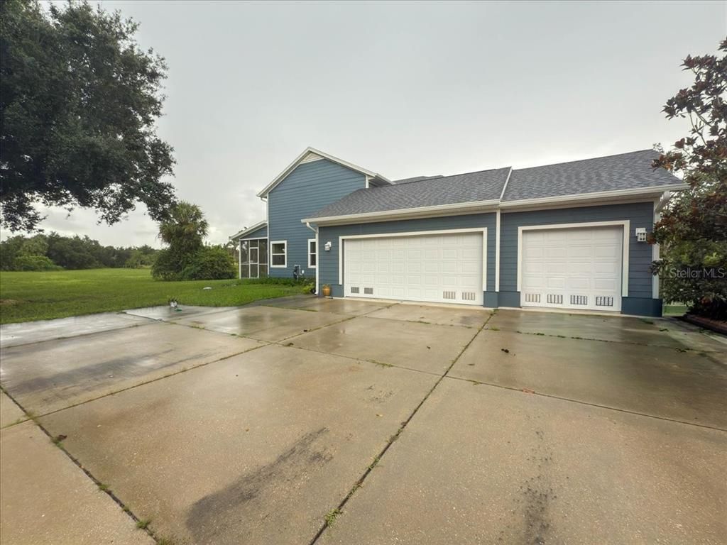 Attached, Exterior, Facade, Ranch