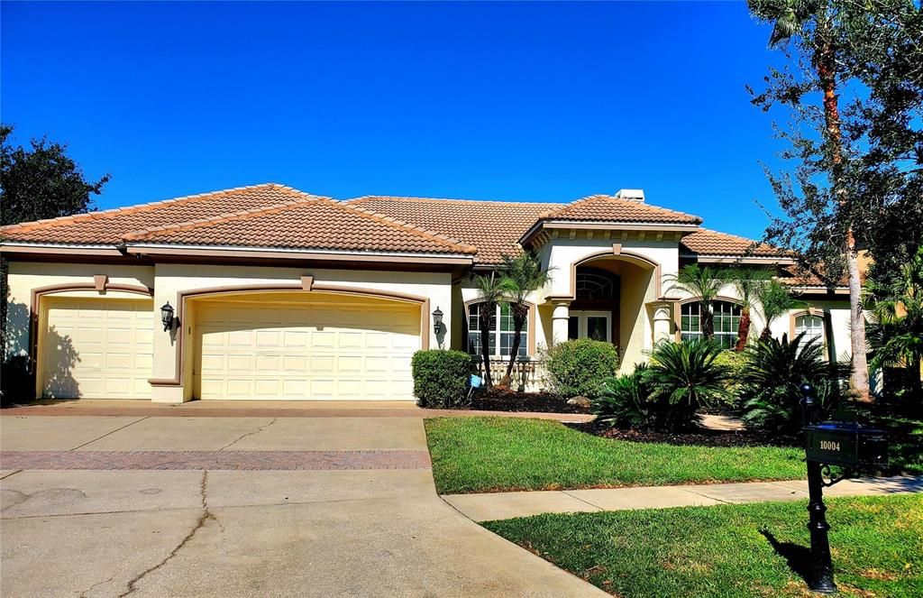 Attached, Exterior, Facade, Mediterranean