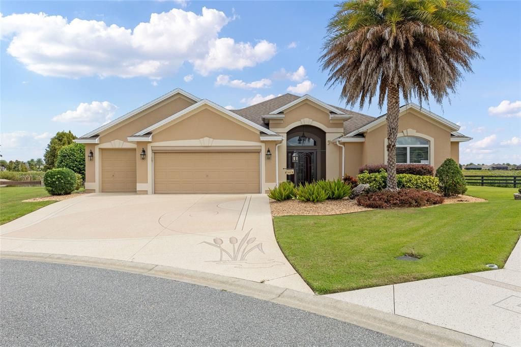 Attached, Exterior, Facade, Ranch
