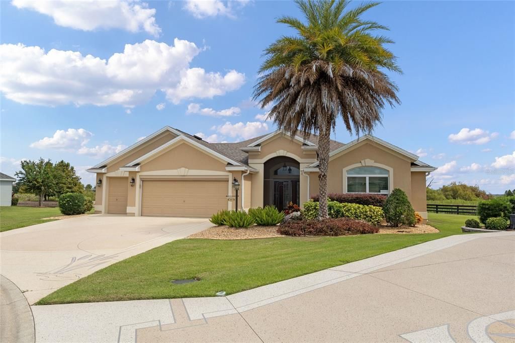 Attached, Exterior, Facade, Ranch
