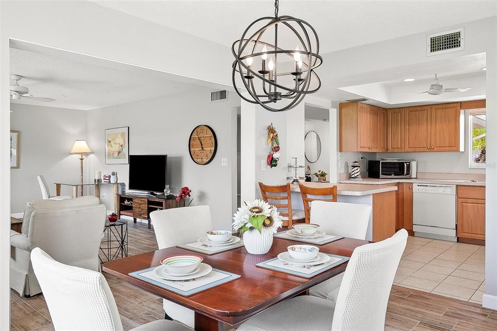 Chandelier, Dining room, Interior, Kitchen, Recessed Lighting, Wood Texture Flooring