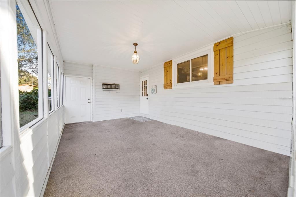 Empty room, Interior