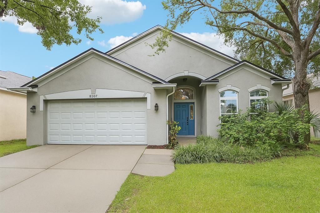 Attached, Exterior, Facade, American Craftsman