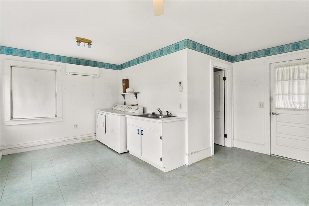 Interior, Washer