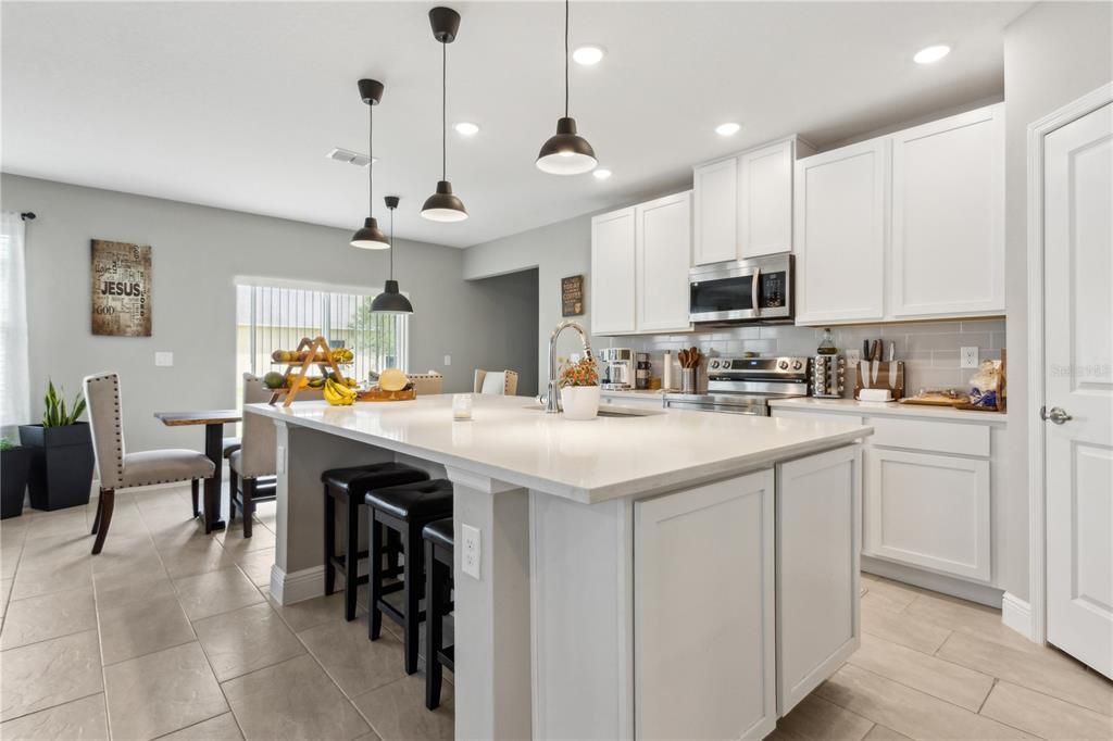 Dining room, Interior, Kitchen, Pendant Lights, Recessed Lighting, Stainless Steel Appliances