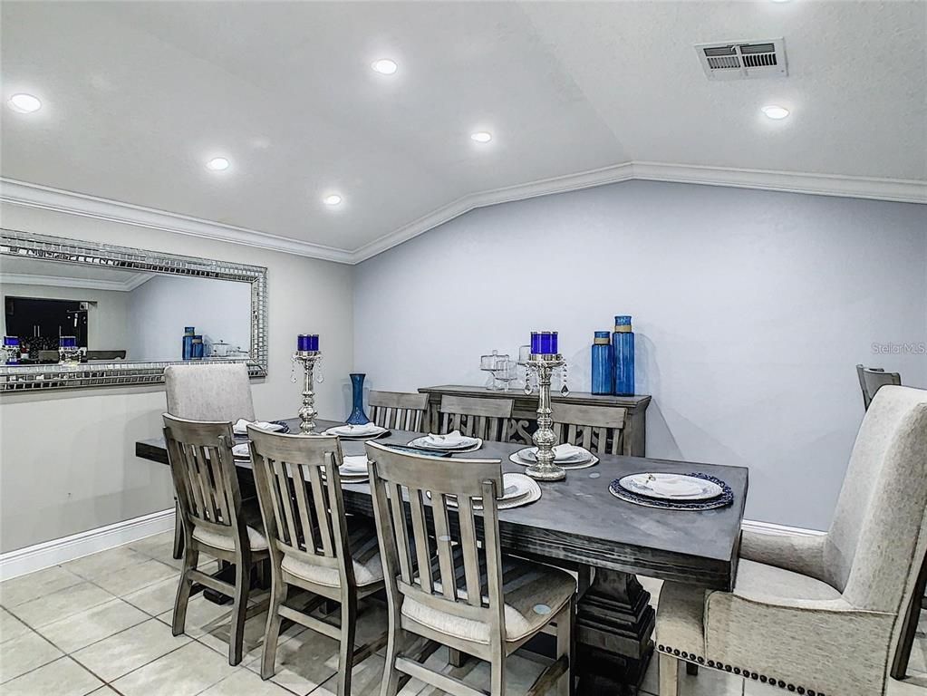 Dining room, Interior, Recessed Lighting