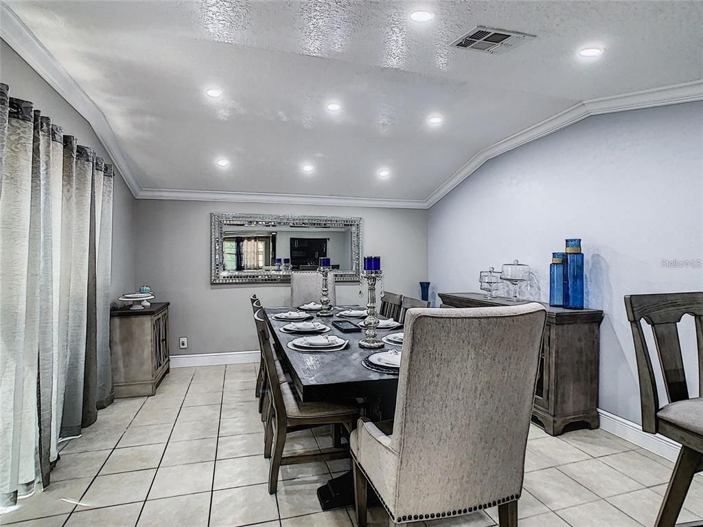 Dining room, Interior, Recessed Lighting