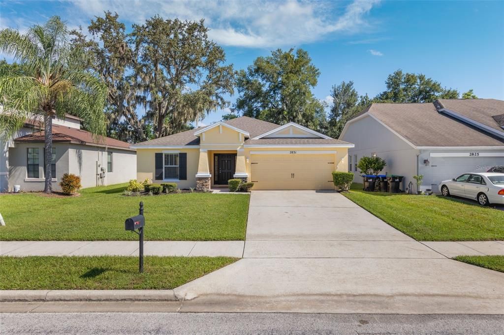 Attached, Exterior, Facade, Ranch