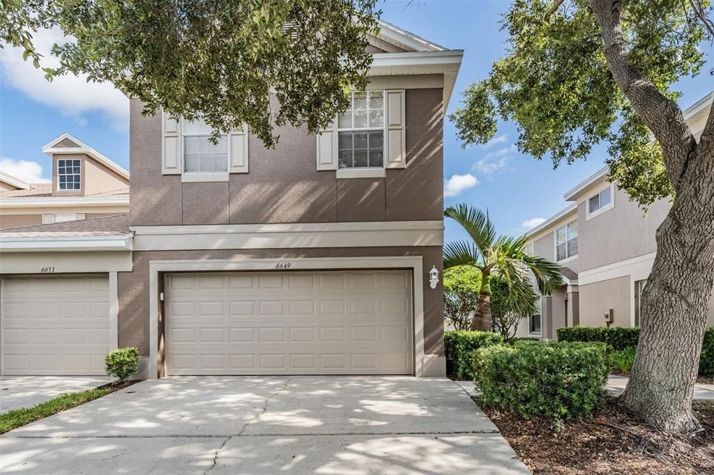 Attached, Exterior, Facade, Rowhouse