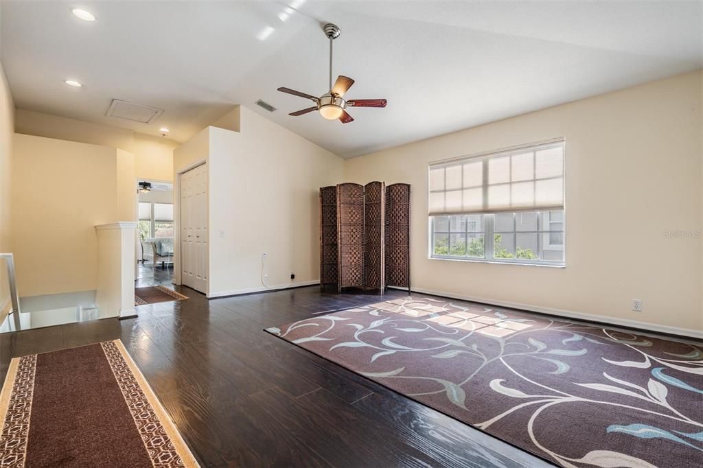 Empty room, Interior, Recessed Lighting, Wood Texture Flooring