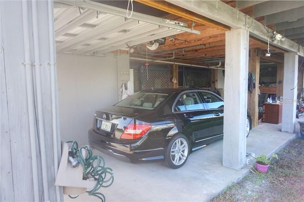 Exterior, Garage